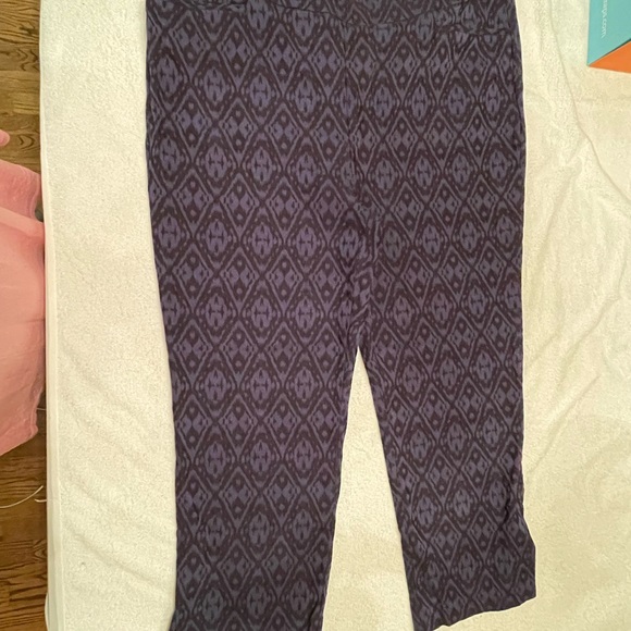 Chicos Ikat print size 3 ankle length trousers - Picture 2 of 13
